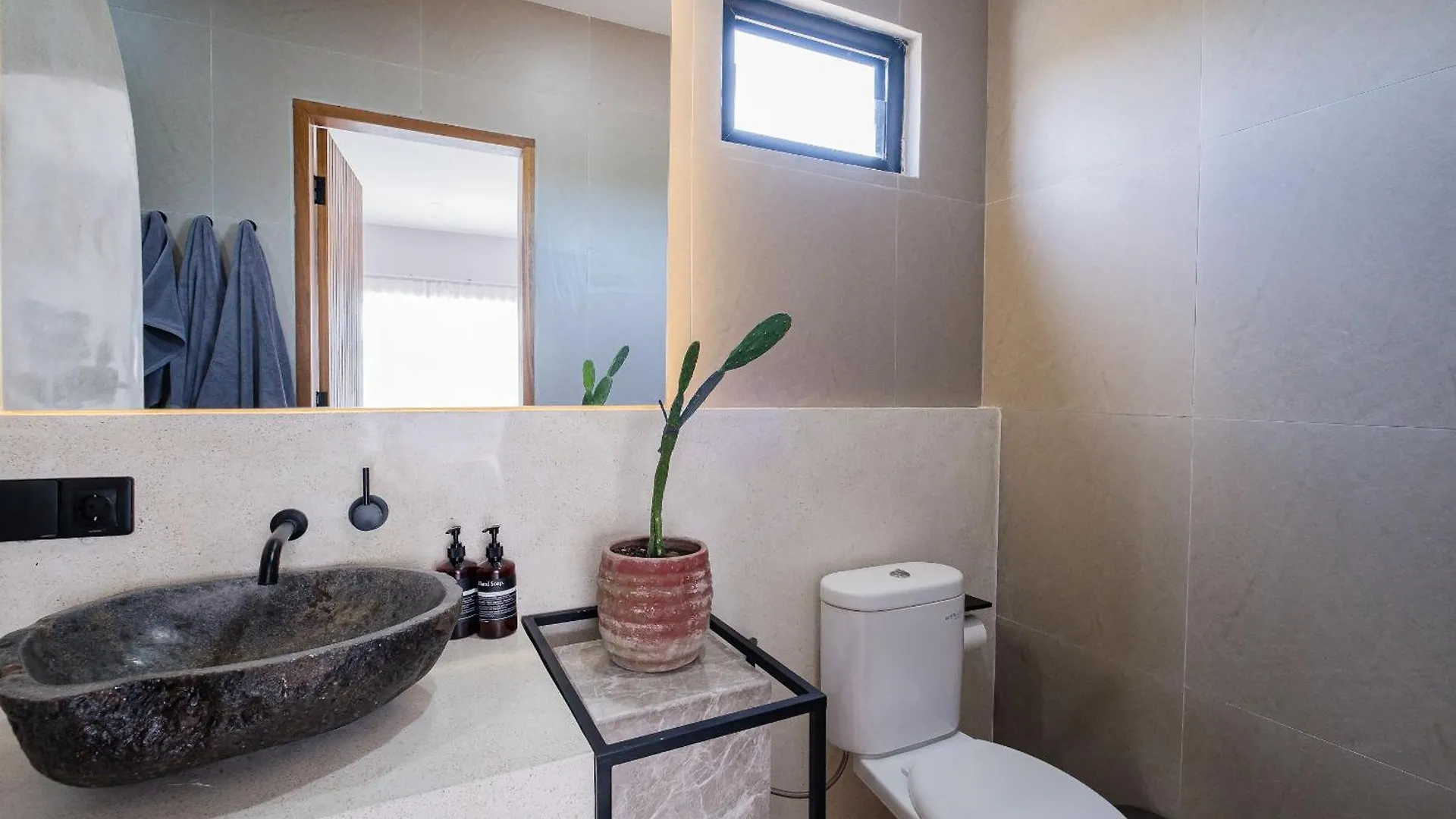 Miid Apartment Balangan Pecatu  Indonesia
